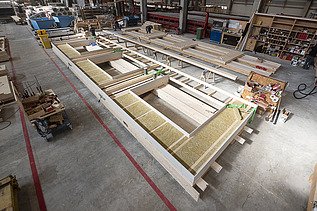 Photo of the Elias-Schrenk-Haus retirement home in Tuttlingen. You can see the production of a LENO ADD exterior wall element.