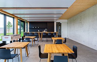 Photo of the furnished canteen room of the new ZÜBLIN office building in Langenargen