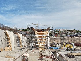 Photo of special wooden formwork on the Stuttgart 21 construction site. Exterior shot during everyday construction work.