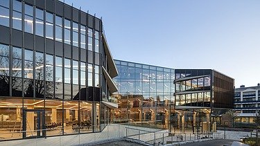 Photo of the modern Finansparken Bjergsted building, Stavanger.
