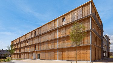 Aktuelles ZÜBLIN Timber. Deutscher Holzbau Preis 2025. Foto eines mehrgeschossigen Holzgebäudes. Collegium Academicum Heidelberg.