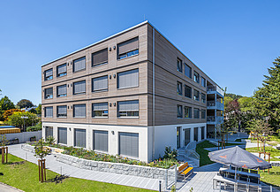 Photo of the Elias-Schrenk-Haus retirement home in Tuttlingen. You can see a building with a wooden façade.