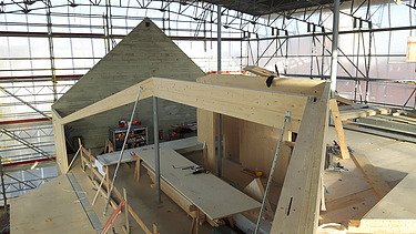 Photo of an extension with timber elements in the assembled state.