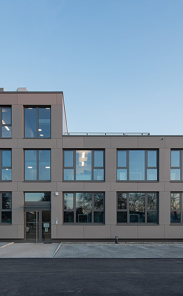 Büroneubau ZÜBLIN Neu-Ulm Foto des Büroneubaus ZÜBLIN Neu-Ulm. Außenaufnahme.