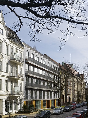 Foto mehrerer mehrgeschossiger Reihenhäuser.