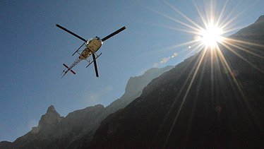 Photo of a helicopter assembly. LENO-BSP elements for the Höllentalangerhütte Grainau