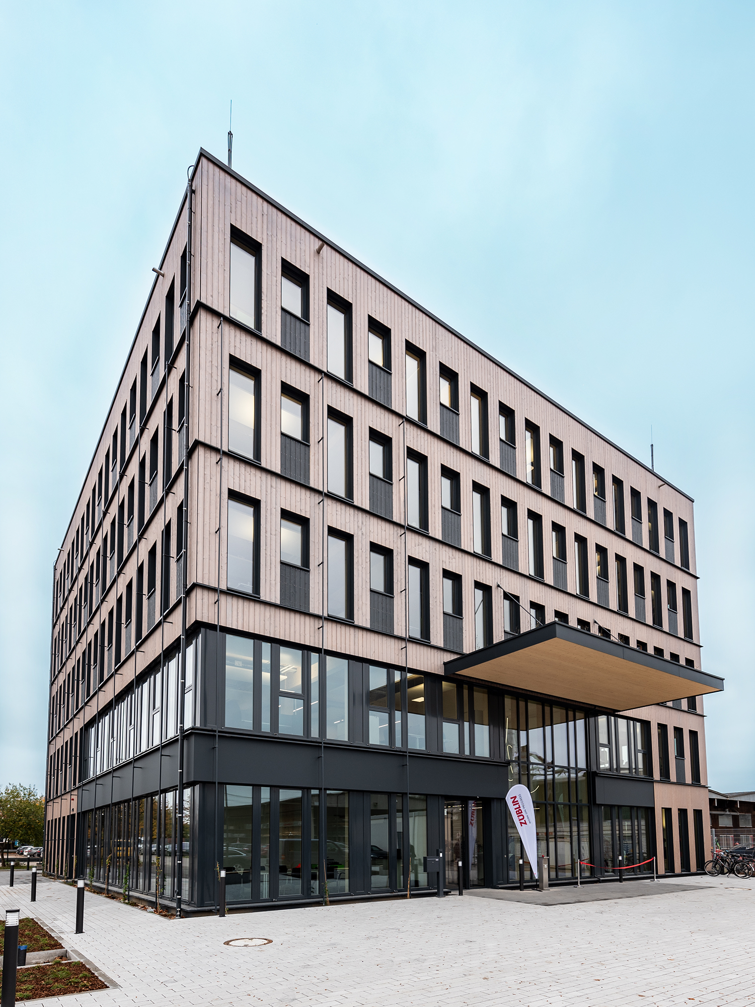 Foto des Büroneubaus aus Holz, T3 von ZÜBLIN Timber Aichach.