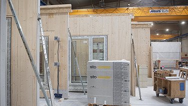Foto der Produktion von LENO-ADD-Elementen bei ZÜBLIN Timber.