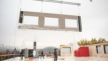 Photo of the Elias-Schrenk-Haus retirement home in Tuttlingen. You can see the installation of a LENO ADD external wall element.