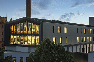 Extension of Maisel Bayreuth office building Photo of the Maisel Bros. brewery in Bayreuth. You can see the wooden extension from a distance.