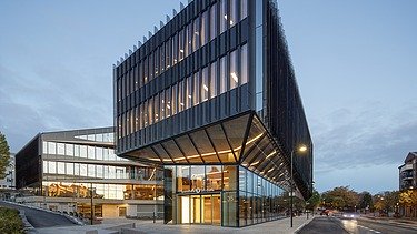 Photo of the modern Finansparken Bjergsted building, Stavanger.