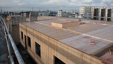 Photo of an assembly of LENO cross-laminated timber elements.