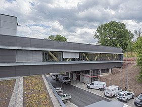 Photo of a wooden bridge structure at the district administration office in Calw.