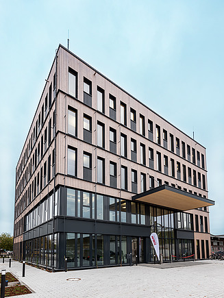 Außenansicht des neuen Bürogebäudes T3 von ZÜBLIN Timber in Aichach.
