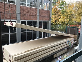 Photo of the LENO-BSP elements being unloaded. Gasteig interim venue project in Munich. 