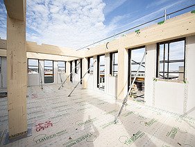 Photo of the timber construction assembly of the new T3 office building by ZÜBLIN Timber in Aichach.