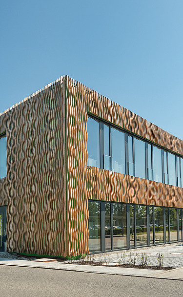 Logistikzentrum Elobau, Leutkirch Foto einer Lagerhalle aus Holz und mit Holzfassade. Logistikzentrum Elobau, Leutkirch.