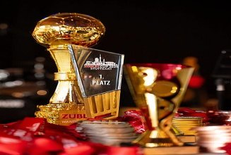 Foto des Pokals des ZÜBLIN-Fußball-Cups 2025 in Stuttgart.