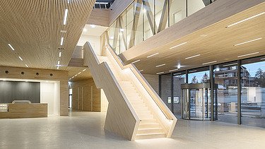 Photo of the visitor center in Ruhestein, interior with lots of wood.