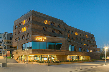 Photo of the Wälderhaus in Hamburg. You can see a building with a wooden façade.