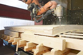 Photo of a robot joining a LENO cross-laminated timber element.
