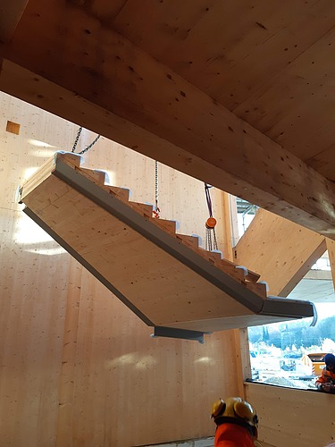 Photo of the wooden staircase assembly at the Globe Theater in Coburg.