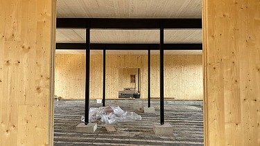 Interior photo of the Maisel extension in Bayreuth. You can see LENO wooden elements.