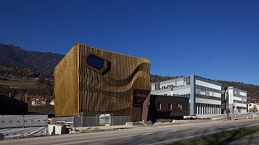 Photo of the Lignoalp office building in Brixen. Modern building with wooden façade.