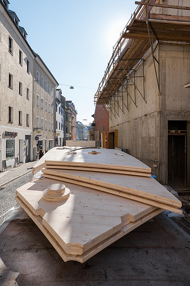 Photo of a stack of wooden panels with LENO cross-laminated timber elements
