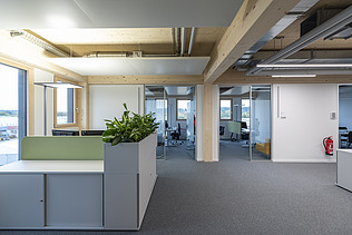 Innenraumfoto des Büroneubaus T3 in Aichach.