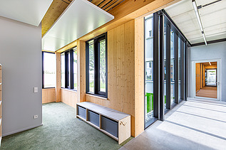 Foto eines Flurraumes des Büroneubaus aus Holz von ZÜBLIN in Langenargen.