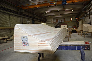 Foto eines Kelchschalenteils des Projekts Stuttgart 21.