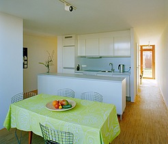 Foto einer Musterküche. Reihenhausanlage Kranichstein.