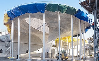 Foto von einer Beton-Kelchstütze des Projekts Stuttgart21. Baustellenalltag.