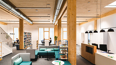 Photo of a furnished common room at Witten University. 