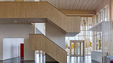 Foto des Eingangsbereiches von JOWAT Haus der Technik.