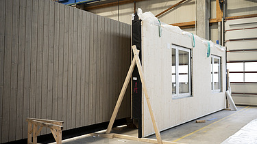 Photo of LENO-ADD exterior walls in production at ZÜBLIN Timber 