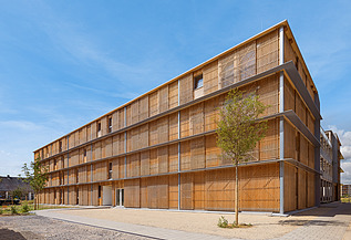 Foto des Collegium Academicums in Heidelberg. Man sieht ein Gebäude aus Holz.