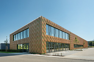 Photo of a warehouse made of wood and with a wooden façade. Elobau logistics center, Leutkirch.