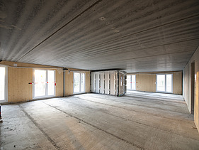 Foto eines Innenraums auf der Holzbaustelle Quartier Hangweide in Kernen.