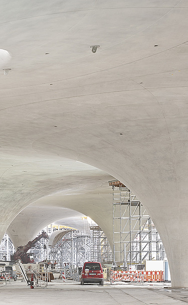 Foto von der Beton-Kelchstützen des Projekts Stuttgart21. Baustellenalltag.