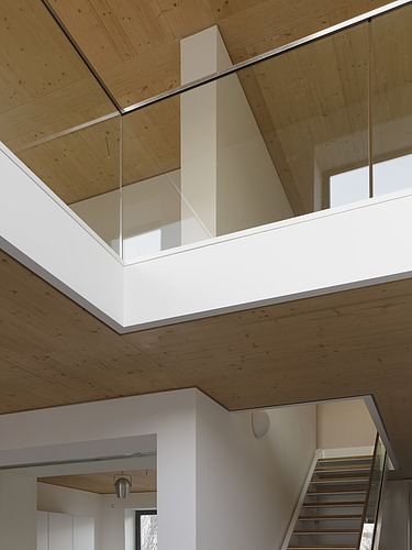 Foto eines Innenraumes mit einer Ansicht der Emporre.