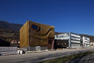 Photo of the Lignoalp office building in Brixen. Modern building with wooden façade.