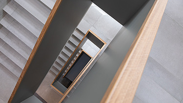 Photo of the stairwell in the ZÜBLIN Neu-Ulm office.