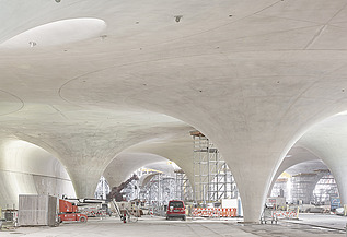 Foto von der Beton-Kelchstützen des Projekts Stuttgart21. Baustellenalltag.