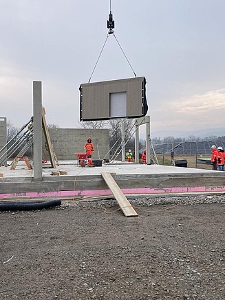 Photo of a LENO-ADD timber element on the construction site in Kernen.