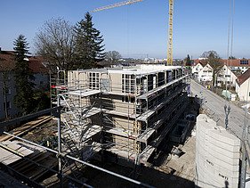 Foto eines Rohbaus aus Holz 