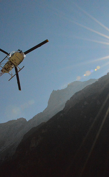Höllentalangerhütte Grainau Foto einer Helikopter-Montage. LENO-BSP-Elemente für die Höllentalangerhütte Grainau.