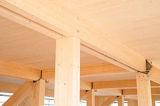 Photo of Witten University from the inside. You can see glulam beams and a LENO wooden ceiling.