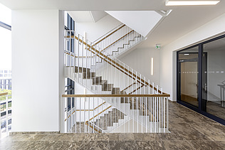 Foto vom Platinum in Wiesbaden. Man sieht ein Treppenhaus.